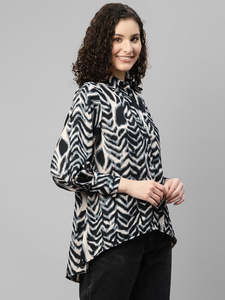 Chemise classique décontractée pour femme en georgette à imprimé géométrique western, col boutonné et manches longues - Product Image 1