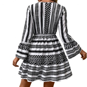 Vestidos Mini de Alta Calidad para Mujer, Diseño Personalizado OEM, Moda Otoño Invierno con Manga Larga, Estampado a Rayas, Estilo Lindo para Vacaciones - Product Image 4