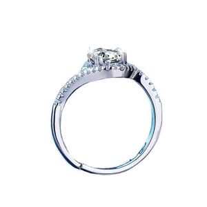 Nuovo Anello da Donna con Diamante Simulato, Design a Spirale con Angelo che si Bacia, Anello a Quattro Griffe con Diamanti, Anello in Moissanite Femminile, Vendita all'Ingrosso - Product Image 5