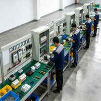 Armoire de commande électrique industrielle vide LIXINDA en acier laminé à froid, boîtier IP54, coffret de distribution d'alimentation ventilé sur mesure