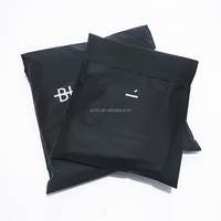 Sacs d'emballage en plastique enveloppe en poly noire mate givrée en cpe imprimée personnalisée avec logo pour vêtements et sacs d'emballage de vêtement
