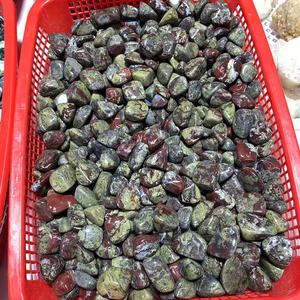 Pietre burattate di guarigione di cristallo burattate sangue di drago naturale alla rinfusa di prezzi economici all'ingrosso per la decorazione - Product Image 2