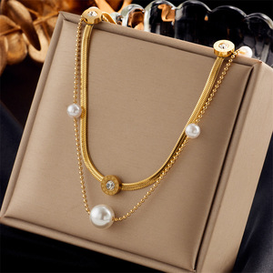 Collar de Cadena Multicapa de Acero Inoxidable Vintage con Colgantes de Corazón y Cruz, Diseño Minimalista, Chapado en Oro de 18K, para Mujer - Product Image 1
