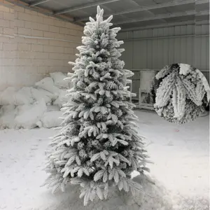 Fabricant Guangdong Vente en gros moderne 7ft 8ft PVC pré-éclairé floqué le grand arbre de Noël artificiel blanc neige avec lumière LED
