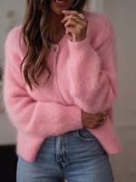 Süße rosa flauschige Strickjacke mit Knöpfen, gemütlicher, verkürzter Schnitt für einen mühelosen, mädchenhaften Look.