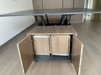 Table basse transformable multifonctionnelle innovante avec plateau relevable, style mobilier de salon pour usage domestique