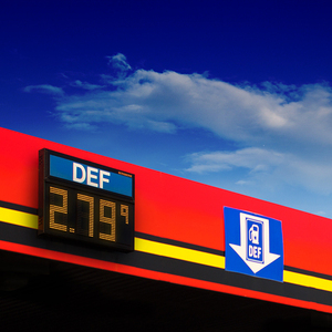 Insegna Digitale LED per Stazioni di Servizio, Pylon Pubblicitario Personalizzato con Cinque Elementi, Design Accattivante e Leggibile alla Luce Solare - Product Image 2