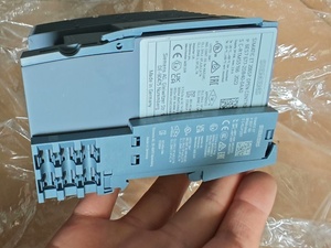 6ES7677-2DB40-0AA0 MLFB S7-1500 CPU 1515SP PC 4GB RAM 24VDC Contrôleur ouvert PLC - Product Image 1