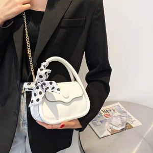 Bolso Cuadrado Mini Directo de Fábrica con Pañuelo y Cadena para Mujer, Bolso Cruzado de PU - Product Image 6