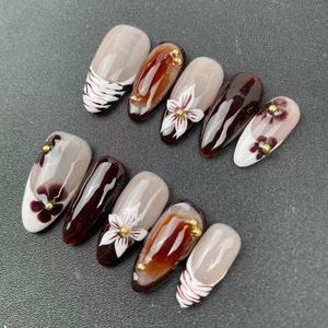 <span class=keywords><strong>Uñas</strong></span> Postizas de Almendra Hechas a Mano de Alta Calidad al por Mayor de Fábrica, <span class=keywords><strong>Color</strong></span> Café, Estilo Floral de Verano, Reutilizables - Product Image 1