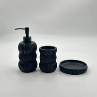 Conception personnalisée en forme de gourde Ensemble d'accessoires de salle de bain en résine noire mate Distributeur de savon Porte-brosse à dents