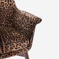 Chaise à oreilles à dossier haut de marque de luxe italienne avec tissu léopard Design minimaliste élégant fait à la main pour les meubles de salon à la maison