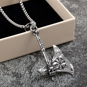 Yunnique – collier avec pendentif hache viking en acier inoxydable pour hommes, design asymétrique punk, bijoux cadeau - Product Image 1