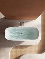Baignoire à remous autoportante moderne avec éclairage LED et 12 jets pour usage hôtelier, expérience de bain à bulles relaxante