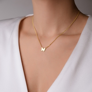 Ispirare all'ingrosso piccola farfalla minimalista a quattro foglie collana pendente da donna in acciaio inox di alta qualità oro impermeabile regalo - Product Image 3