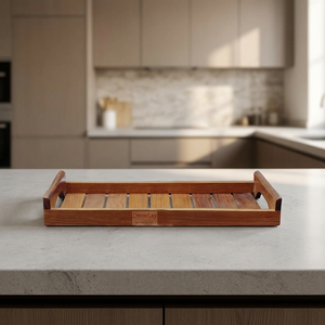 Bandeja de madera para servir con asas, acabado pulido, apta para contacto con alimentos, uso doméstico - Product Image 1
