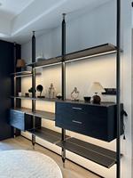 Étagère à colonnes en aluminium sur mesure avec étagères en verre, tiroirs en bois massif, bibliothèque en aluminium et bois massif, vente en gros d'usine