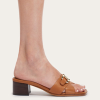 Logo personnalisé nouvelle mode haut de gamme en cuir de qualité supérieure avec boucle en métal décoration design dames mi talon femme mules chaussures