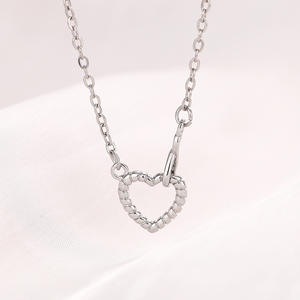 Ciondolo a Cuore Xl1405 in Argento 925, Charm Classico Unisex per Uso Quotidiano, Finitura in Oro Bianco - Product Image 4