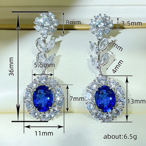 Eleganti Orecchini Pendenti Floreali Stile Reale da Donna, Gioielli Statement con Design a Foglia - Product Image 3