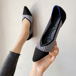 Venta al por mayor de fábrica OEM: Zapatos planos sin cordones de punta puntiaguda, <span class=keywords><strong>mocasines</strong></span> tipo calcetín de punto volador, bailarinas de vestir para caminar con estampado de cuadros y leopardo - Product Image 3