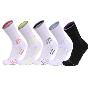 Chaussettes de sport en tricot respirant pour le football avec design de bordure épaissie en tissu éponge, imprimées numériquement, antidérapantes, couleurs et logo personnalisés - Product Image 6