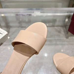 Sandalias planas color nude, sexys y elegantes de alta calidad. Con diseño transpirable y antideslizante. Sandalias de tacón de estilo de diseñador a la moda - Product Image 5