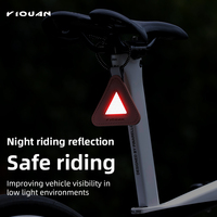 Étiquette suspendue d'avertissement réfléchissante Triangle en cuir de vélo pour l'équitation de nuit Panneau d'avertissement réfléchissant portable Accessoires de vélo