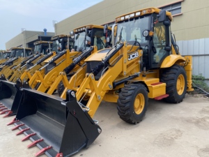 Chargeuse-pelleteuse JCB 3CX à changement de vitesse fluide, machine facile à utiliser pour le répandage de gravier et la reconstruction de voies d'accès - Product Image 1
