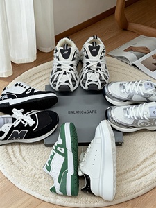 Дизайнерские ретро-кроссовки: легкие, амортизирующие, гибкие, прочные, дышащие, влагоотводящие — для утренних и вечерних пробежек и фитнеса - Product Image 2