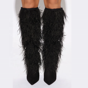 מגפי נשים יוקרתיים בהתאמה אישית, עם עקב סטילטו מחודד, מגיעים עד הברך, מעוטרים בנוצות יען אמיתיות. - Product Image 4