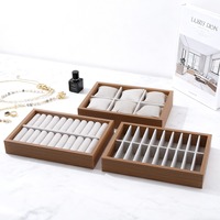 Plateaux de présentation rectangulaires en bois naturel pour bijoux, avec doublure en velours anti-rayures, compartiments à grille pour rangement de montres