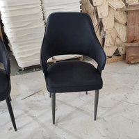 Fauteuil ergonomique contemporain |   Chaise de salle à manger en cuir à dossier ajouré, structure métallique robuste, mobilier d'appoint de luxe pour la maison