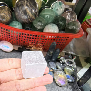 Số lượng lớn bán buôn 20-30 mét đá quý và tinh thể giảm đá Natur Trắng selenite pha lê Cubes để bán - Product Image 5