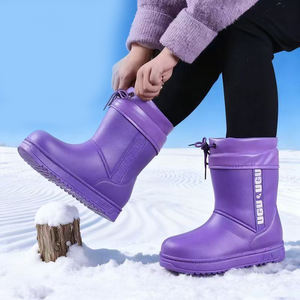 Bottes de pluie légères et imperméables en gros, logo personnalisé, bottes de neige chaudes pour hommes, doublure en fausse fourrure, bottes de pluie mi-mollet en EVA pour femmes - Product Image 3