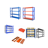 Étagère de rangement métallique à 4 niveaux de 100 500 kg, montants bleus et panneaux en acier rouge