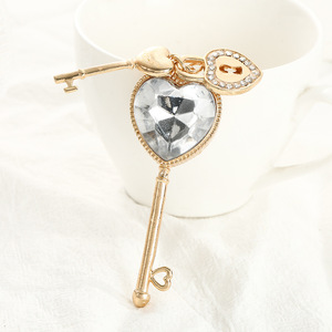 Nouveaux porte-clés en cristal en forme de cœur d'Europe et d'Amérique, pendentifs de sac pour femmes haut de gamme et à <span class=keywords><strong>la</strong></span> mode, créations exquises - Product Image 4
