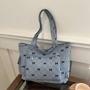 Sac à main en velours côtelé de style coréen, nouveau sac à bandoulière en polyester matelassé imprimé avec nœud papillon et fermeture éclair - Product Image 1