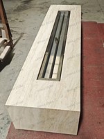 SH STONE Cheminée extérieure moderne personnalisée en travertin super blanc, chauffage de terrasse, couvercle de réservoir de propane, table de foyer au gaz naturel