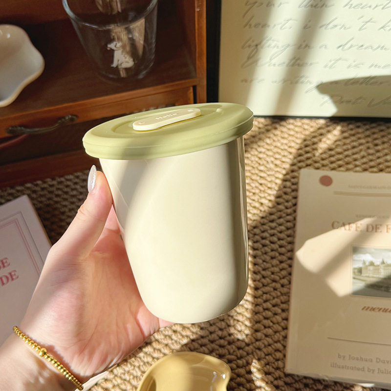 Beige con tapa verde