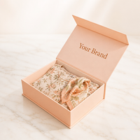 Boîte rigide en papier rose personnalisée pour l'emballage d'écharpes en soie pliées, boîte magnétique de luxe pour vêtements de mode, cadeau