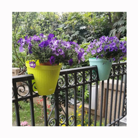 Pot Bunga Gantung Rotan Plastik Leizisure Hot Sale & Pot Tanaman Warna-warni untuk Dekorasi Taman Dalam & Luar Ruangan