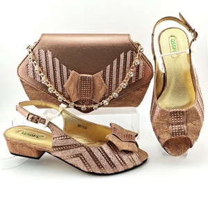 <span class=keywords><strong>Scarpe</strong></span> <span class=keywords><strong>da</strong></span> donna africane con tacco basso e borsa con strass nigeriane <span class=keywords><strong>scarpe</strong></span> <span class=keywords><strong>da</strong></span> <span class=keywords><strong>sposa</strong></span> e borsa abbinata per festa serale - Product Image 2