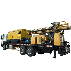 Plateforme de forage de puits montée sur camion, système hydraulique jaune avec panneau de commande et flèche de forage - Product Image 1