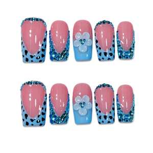 Lot de 10 <span class=keywords><strong>faux</strong></span> <span class=keywords><strong>ongles</strong></span> carrés faits main motif guépard bleu léopard avec pointe noire et fleurs 3D en strass, couleur bleu clair - Product Image 2