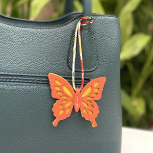 YY Stock Hollow Out <span class=keywords><strong>Butterfly</strong></span> Keychain Cute Car Hanging Pendant PU Leather <span class=keywords><strong>Butterfly</strong></span> Bag Charm para regalos - Product Image 2