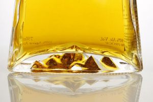 Étiquette <span class=keywords><strong>personnalisée</strong></span> <span class=keywords><strong>de</strong></span> luxe forme carrée Extra Flint 750ml vin clair Whisky Vodka RUM Gin Tequila <span class=keywords><strong>bouteille</strong></span> en verre avec bouchon en liège - Product Image 4