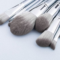 Ensemble professionnel de 14 pinceaux de maquillage gris argenté en bois, pinceaux de luxe pour fond de teint et estompage avec sac de voyage en suède, vente en gros