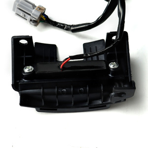 สวิตช์มือจับประตูท้ายฮุนได 81260-2V010 สีดำ อะไหล่ทดแทนสำหรับรุ่นปี 2012-2017 - Product Image 5