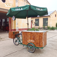 Vélo de bière rétro à trois roues à capacité de charge élevée avec suffisamment d'espace de stockage